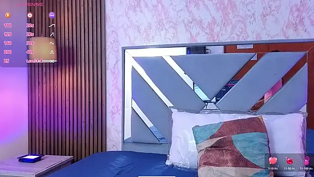 LittleeSara18 online show from April 14, 11:15 am