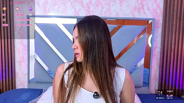 LittleeSara18 online show from May 7, 2:31 pm
