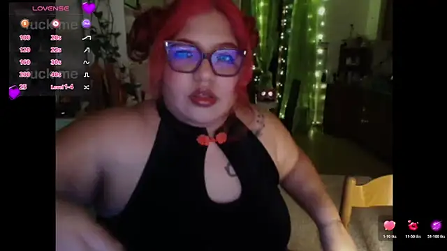 Snapshot of MagicCurves chatting on June 9, 10:11 pm MagicCurves online show from June 9, 10:11 pm