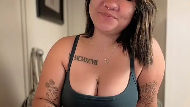 Snapshot of yourvibedealer chatting on July 20, 10:11 am yourvibedealer online show from July 20, 10:11 am