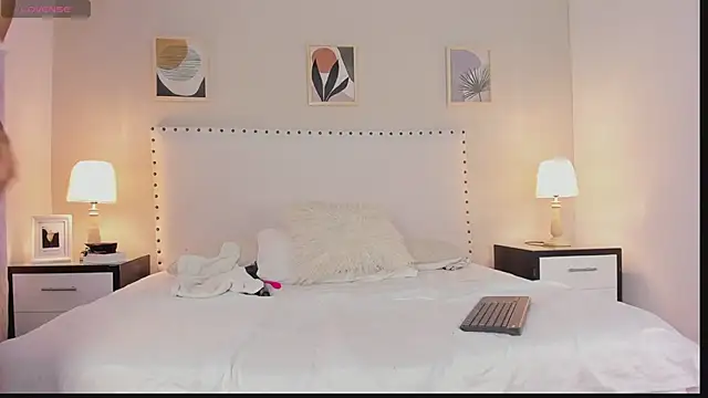 Snapshot of naia_sanz chatting on February 20, 12:18 pm naia sanz online show from February 20, 12:18 pm