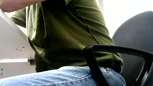 Snapshot of gitano697 chatting on May 29, 11:27 am gitano697 online show from May 29, 11:27 am