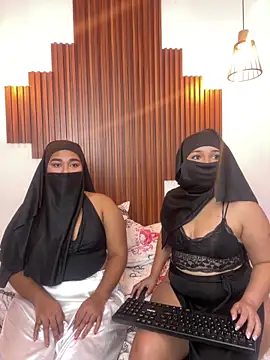 Desert queens online show from February 25, 2:39 pm