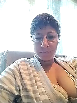 JuliaRobinson online show from April 24, 11:45 am