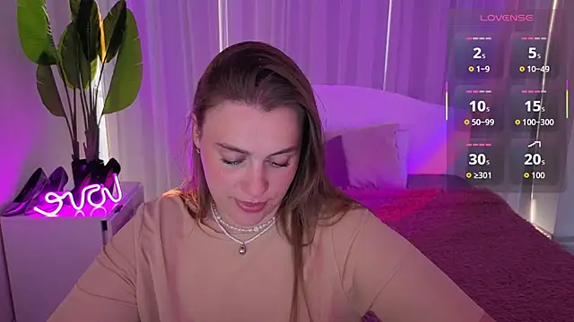 Snapshot of Milana_Monroe chatting on July 6, 5:15 pm Milana Monroe online show from July 6, 5:15 pm
