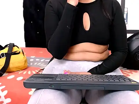 JessikaHoot online show from April 11, 1:59 pm