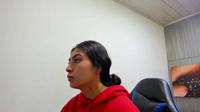 Snapshot of angell_cooper8 chatting on June 16, 12:27 pm angell cooper8 online show from June 16, 12:27 pm