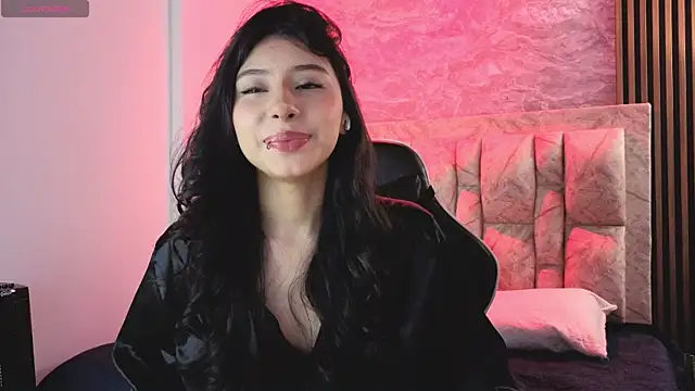 chloe bluee  online show from April 24, 11:23 am