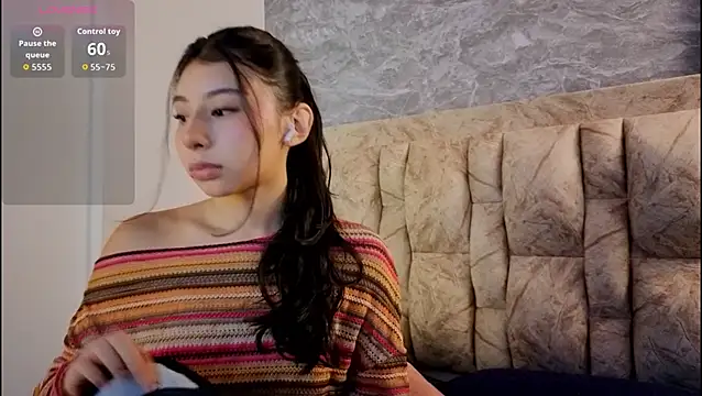 chloe bluee  online show from July 9, 11:20 am