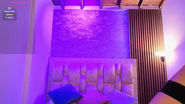 chloe bluee  online show from March 13, 11:15 am