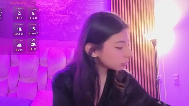 chloe bluee  online show from March 19, 11:21 am