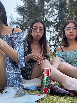 Snapshot of mila699_ chatting on February 19, 8:06 pm mila699 online show from February 19, 8:06 pm