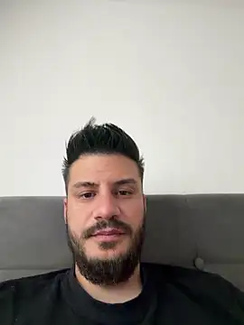 Snapshot of darkciupe chatting on April 9, 10:43 am darkciupe online show from April 9, 10:43 am