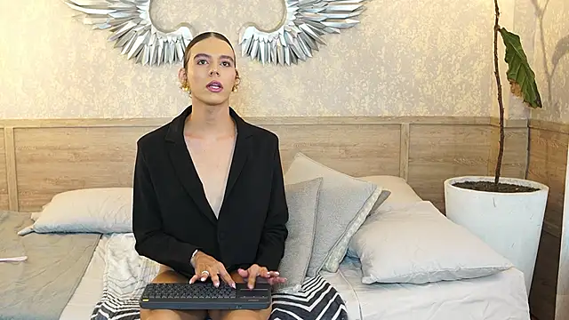 Luxa Velvet online show from March 14, 1:06 pm