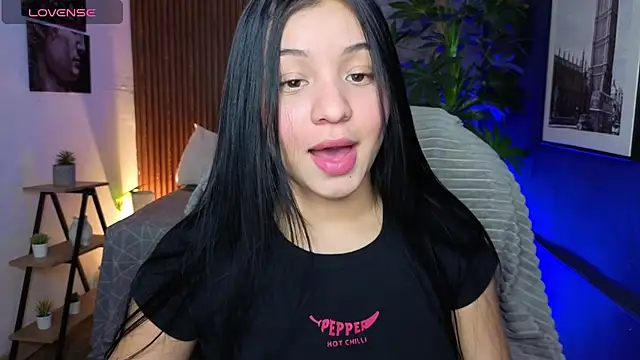 SophyAdams online show from April 13, 9:30 pm