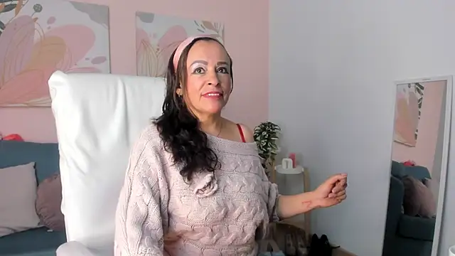 Snapshot of Ivonne_4 chatting on June 19, 1:28 pm Ivonne 4 online show from June 19, 1:28 pm