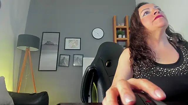 Snapshot of Ivonne_4 chatting on July 2, 1:17 pm Ivonne 4 online show from July 2, 1:17 pm