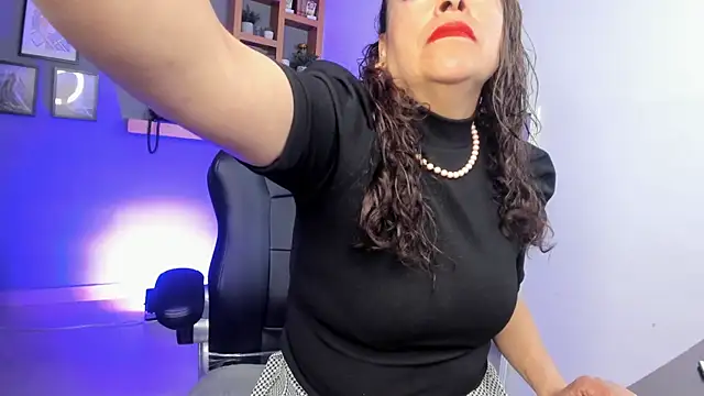 Snapshot of Ivonne_4 chatting on July 8, 1:23 pm Ivonne 4 online show from July 8, 1:23 pm