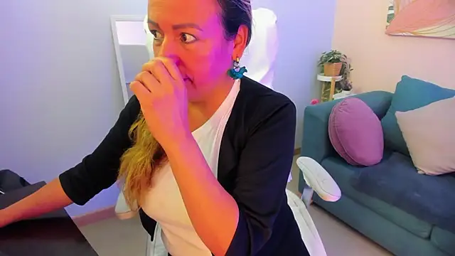 Ivonne 4 online show from March 6, 12:33 pm