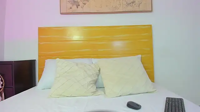 mia watsonn  online show from April 12, 2:59 am