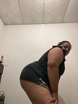 Snapshot of Melanny69x chatting on February 24, 10:49 am Melanny69x online show from February 24, 10:49 am