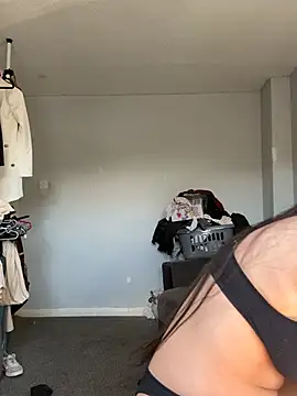 PinkVelvetx online show from April 19, 2:40 pm