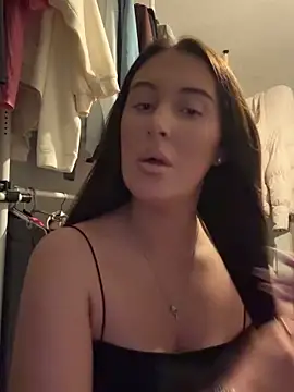 Snapshot of PinkVelvetx chatting on March 3, 9:33 pm PinkVelvetx online show from March 3, 9:33 pm