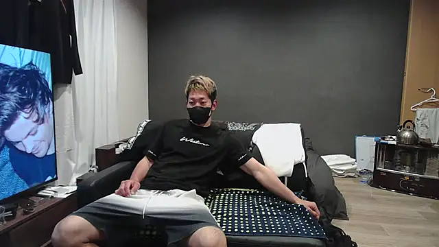 ryuaaaaa online show from April 18, 1:02 pm