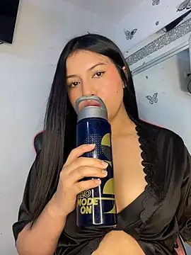 scarleth marquezz online show from May 3, 3:22 am