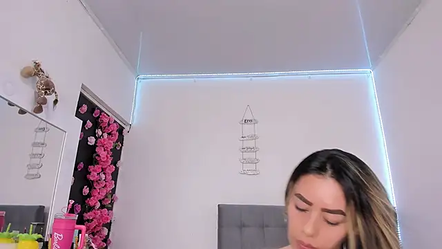 Ariana-Cobos online show from March 19, 9:59 pm