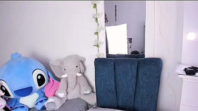 Ariana-Cobos online show from July 5, 8:37 pm