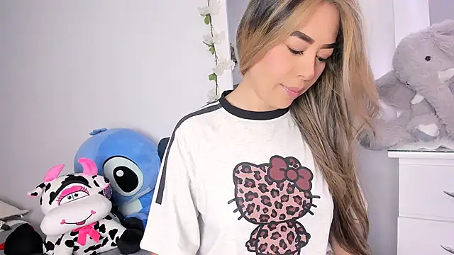 Ariana-Cobos online show from June 14, 9:05 pm