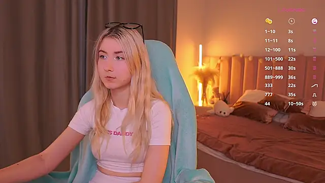 Snapshot of Aiko_Takana chatting on February 25, 3:45 pm Aiko Takana online show from February 25, 3:45 pm