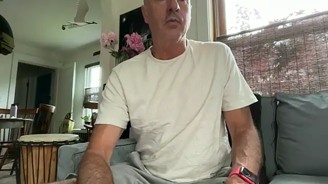 Snapshot of Guy__Grey chatting on June 15, 11:21 am Guy Grey online show from June 15, 11:21 am