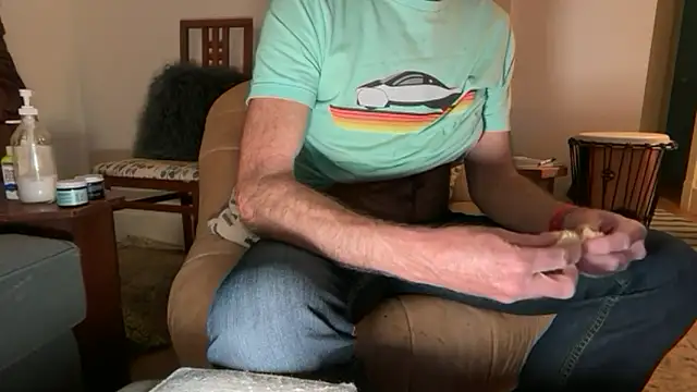 Snapshot of Guy__Grey chatting on February 25, 12:33 am Guy Grey online show from February 25, 12:33 am