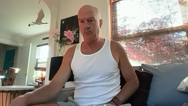 Snapshot of Guy__Grey chatting on June 17, 11:20 am Guy Grey online show from June 17, 11:20 am