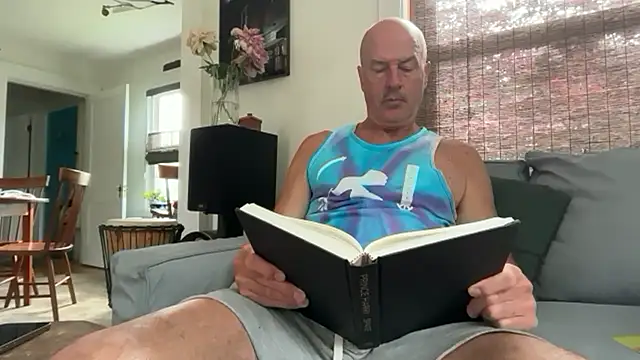 Snapshot of Guy__Grey chatting on June 20, 12:43 pm Guy Grey online show from June 20, 12:43 pm
