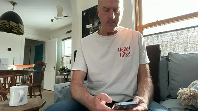 Snapshot of Guy__Grey chatting on February 27, 1:33 pm Guy Grey online show from February 27, 1:33 pm