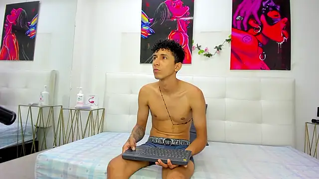 Snapshot of ahsly78Bryan chatting on March 2, 8:05 pm ahsly78Bryan online show from March 2, 8:05 pm