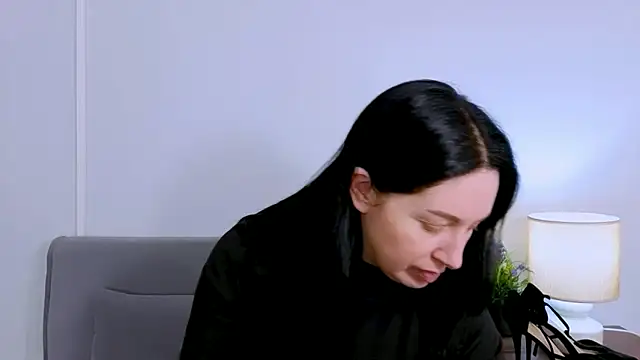 MiaFair online show from March 31, 3:25 pm