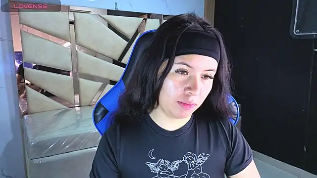 Kylia a online show from April 16, 1:12 pm