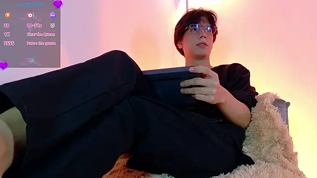 lui x dust online show from March 27, 3:04 am