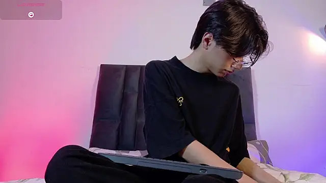 lui x dust online show from May 24, 3:39 am