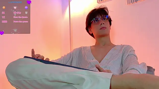 lui x dust online show from March 29, 11:39 pm