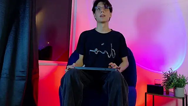 lui x dust online show from May 29, 3:23 am