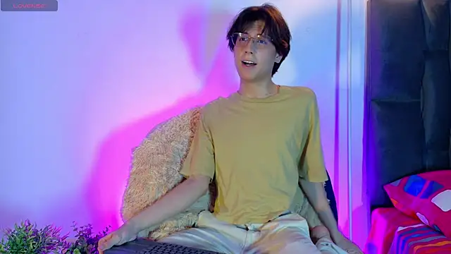 lui x dust online show from April 13, 3:43 am