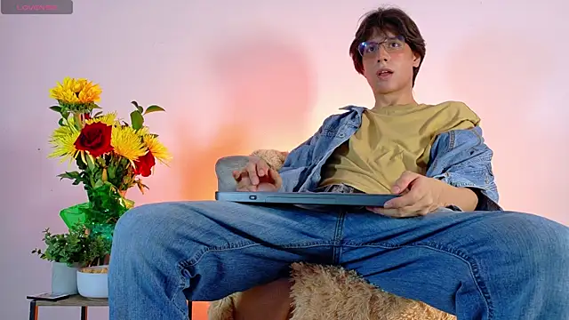 lui x dust online show from April 4, 3:35 am