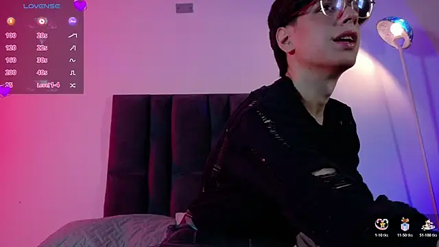 lui x dust online show from May 2, 3:01 am