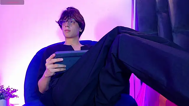 lui x dust online show from April 17, 3:53 am