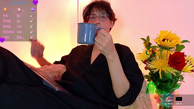 lui x dust online show from April 3, 4:30 am